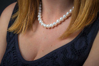 Náhrdelníky z pravých perel jsou opravdovou specialitou. Perlové náhrdelníky Moonpearls jsou ručně vyráběné v ČR, kde každá perla je originál.