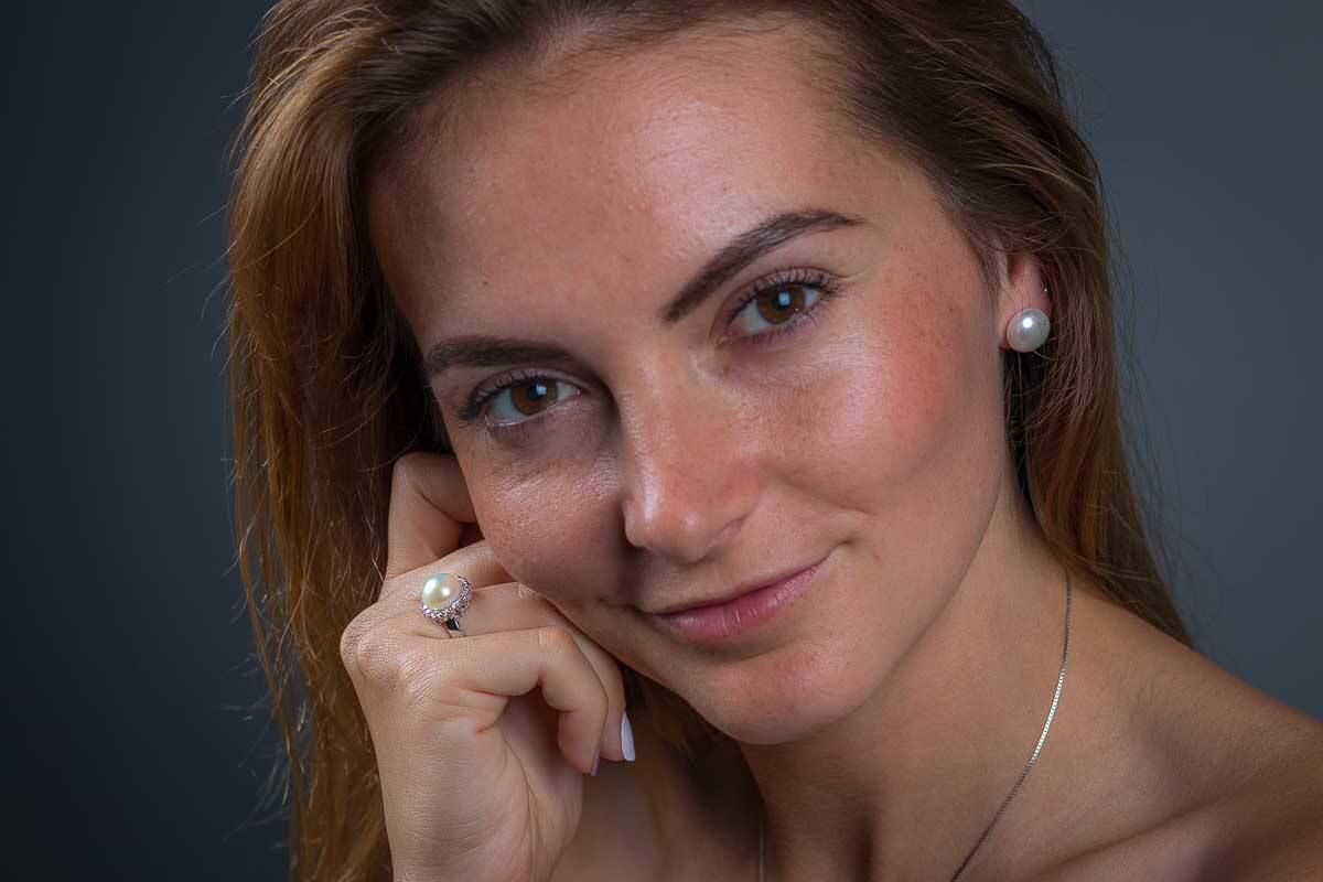 Perlové náušnice a perlový prsten